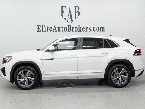 Used 2024 Volkswagen Atlas Cross Sport SEL R-Line AWD/4WD image 2