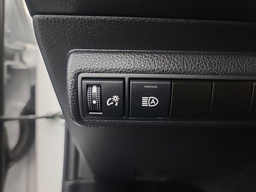 Used 2025 Toyota Corolla LE FWD image 28