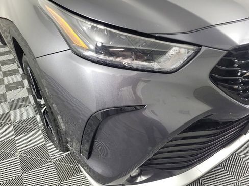 Used 2022 Toyota Highlander XSE image 3