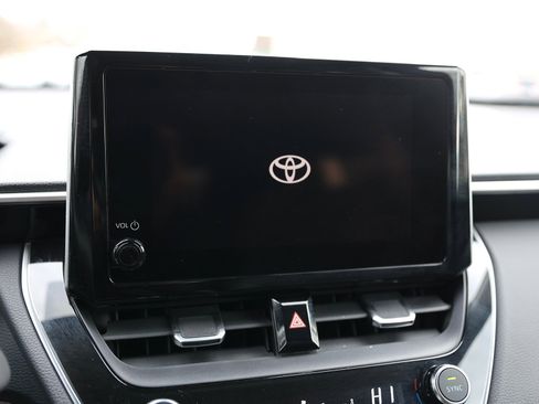Used 2023 Toyota Corolla Cross XLE image 25