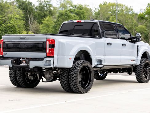 Used 2025 Ford F450 King Ranch w/ Chrome Package AWD/4WD image 16