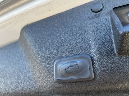 Used 2011 GMC Acadia SLT w/ Technology Package image 14