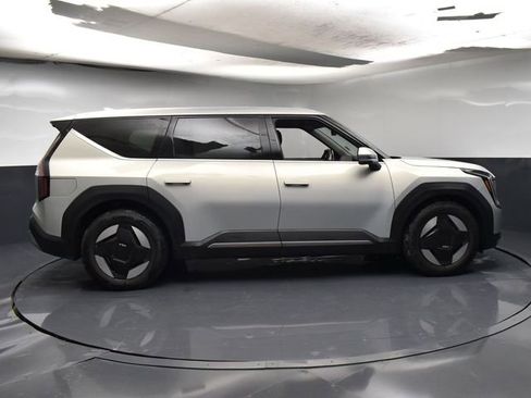 Used 2024 Kia EV9 Light Long Range image 8