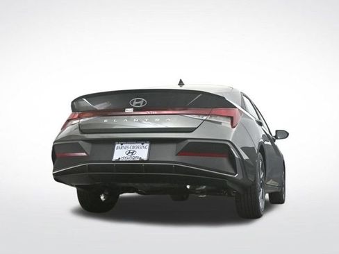 Used 2025 Hyundai Elantra Sport image 33
