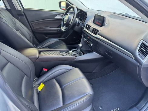 Used 2018 MAZDA MAZDA3 Touring FWD image 15