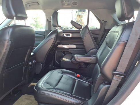 Used 2021 Ford Explorer XLT w/ Equipment Group 202A AWD/4WD image 13