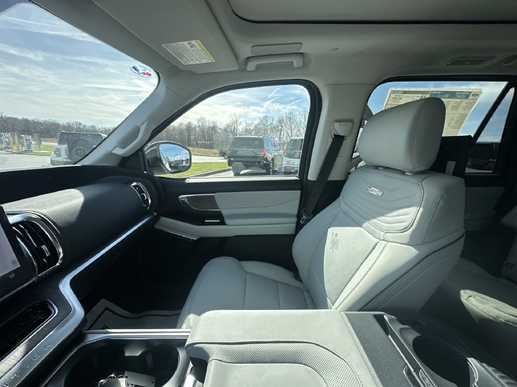 New 2026 Ford Expedition Platinum w/ Platinum Ultimate Package AWD/4WD image 11