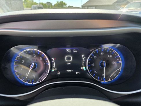 Used 2022 Chrysler Pacifica Touring-L FWD image 13