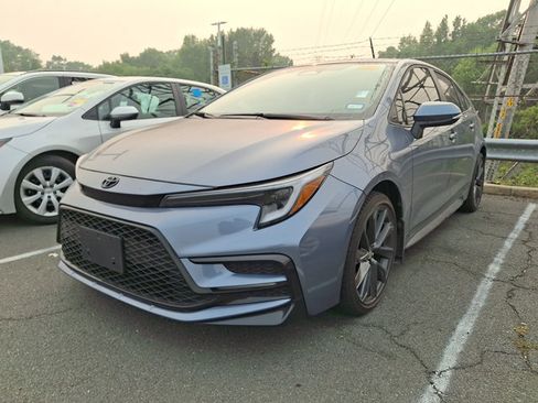 Used 2025 Toyota Corolla SE FWD image 3