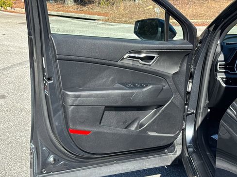 Used 2024 Kia Sportage LX image 10