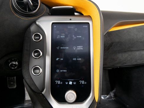 Used 2024 McLaren 750S Spider image 23