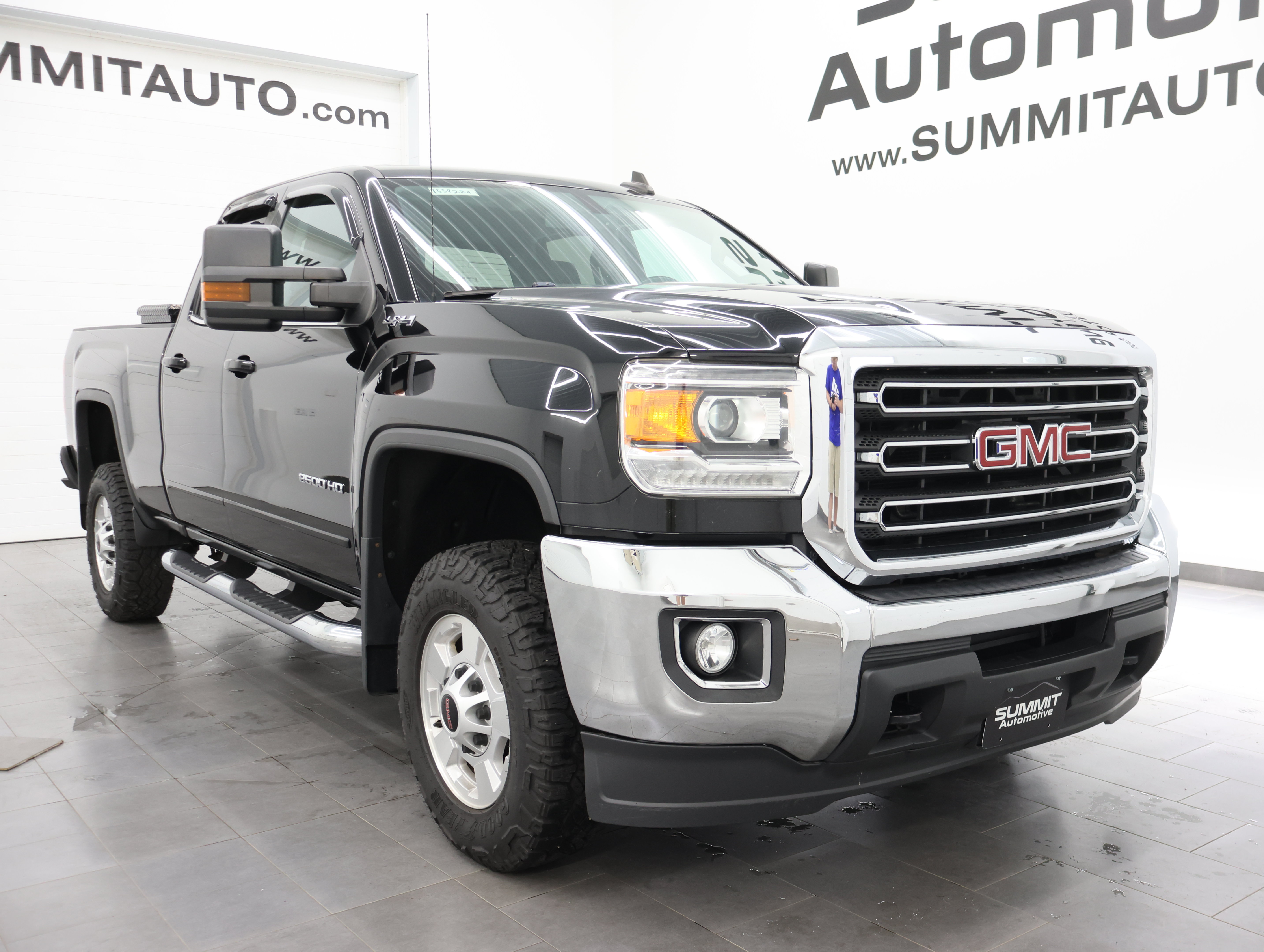 Used 2018 GMC Sierra 2500 SLE w/ HD SLE Preferred Plus Package AWD/4WD image 2