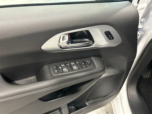 New 2026 Chrysler Pacifica Limited w/ S Appearance Package image 14
