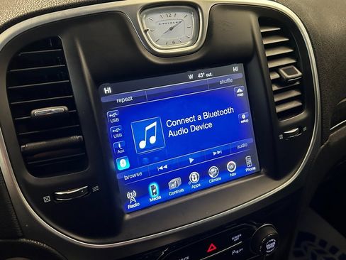 Used 2021 Chrysler 300 Touring L image 11