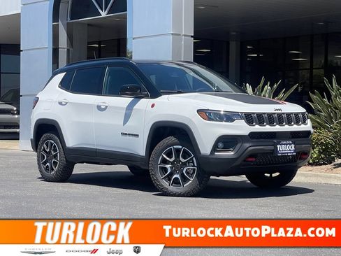 New 2026 Jeep Compass Trailhawk w/ Sun, Sound & Navigation Group AWD/4WD image 1