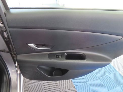 Used 2024 Hyundai Elantra SEL FWD image 31