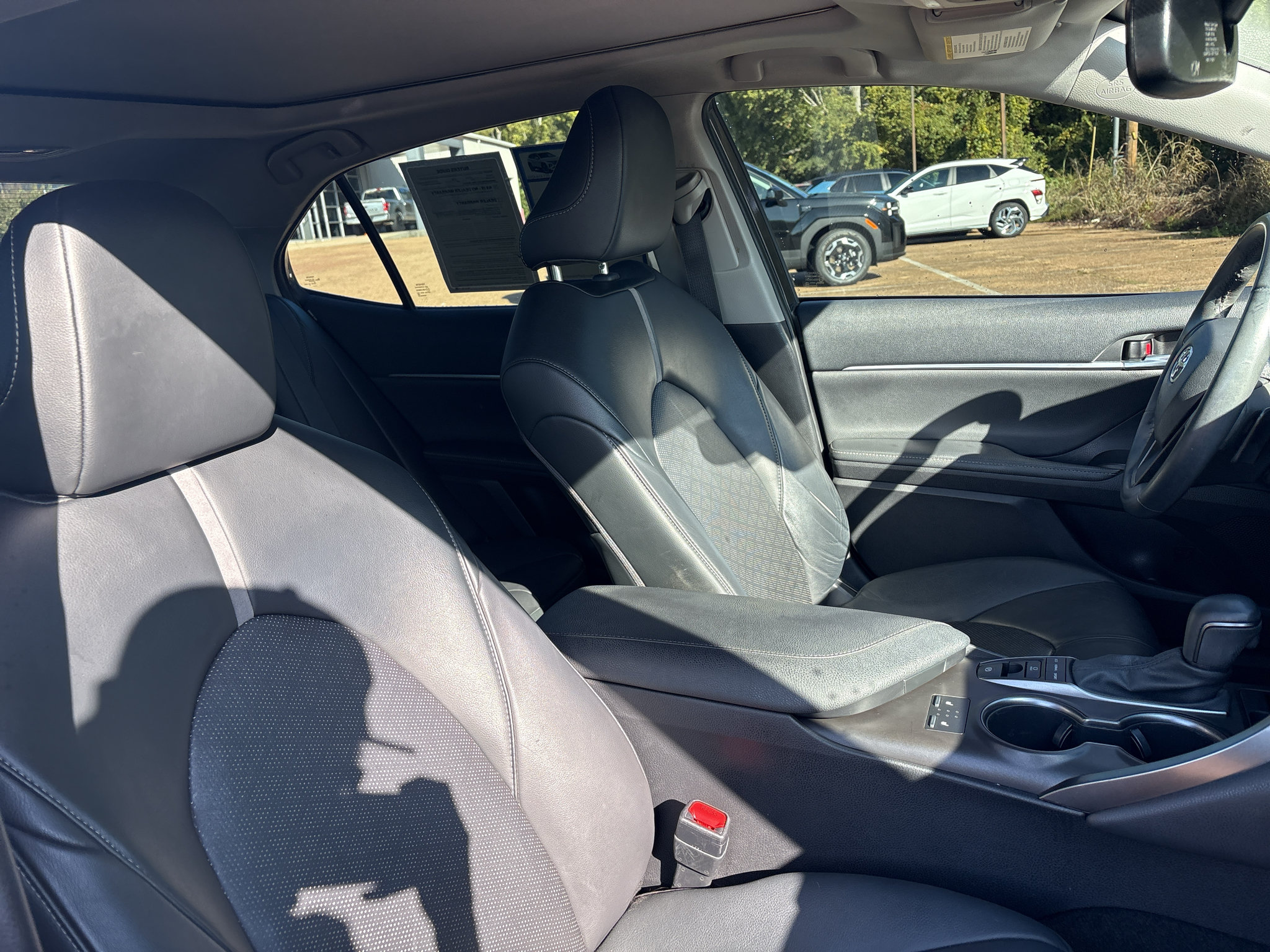 Used 2022 Toyota Camry XSE FWD image 11