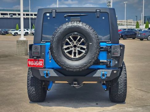 Used 2016 Jeep Wrangler Unlimited Rubicon w/ Connectivity Group AWD/4WD image 6