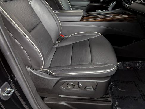 Used 2022 Cadillac Escalade Premium Luxury image 24