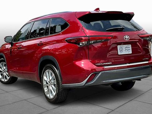 Used 2022 Toyota Highlander Limited image 11