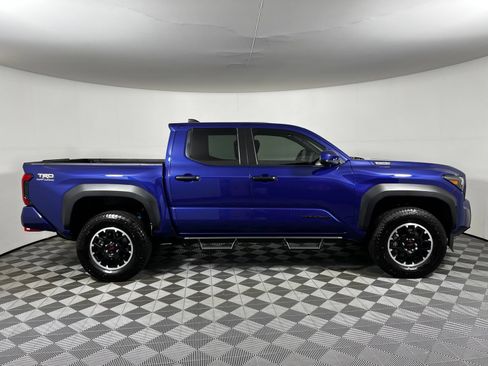 Used 2025 Toyota Tacoma TRD Off-Road AWD/4WD image 4