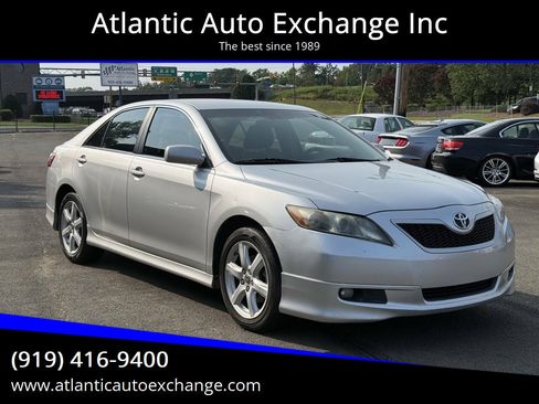 Used 2009 Toyota Camry SE FWD image 1