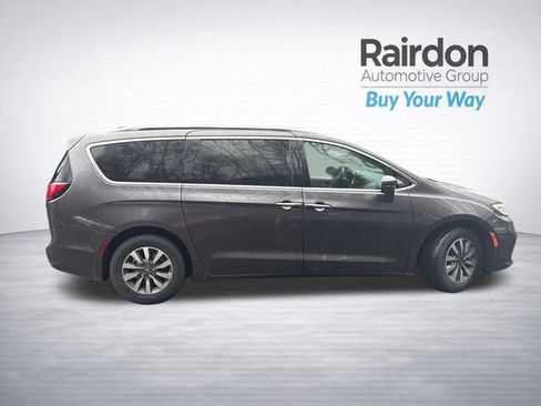 Used 2021 Chrysler Pacifica Touring-L image 9