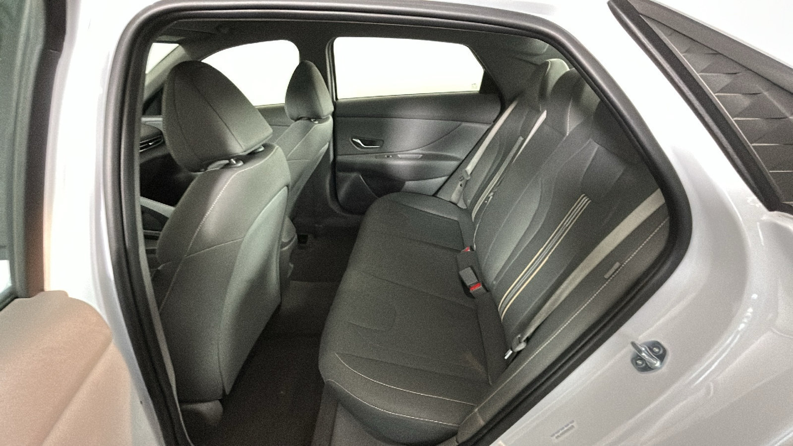 Used 2025 Hyundai Elantra Sport FWD image 33