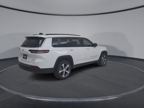 New 2026 Jeep Grand Cherokee L Limited w/ Luxury Tech Group II AWD/4WD image 15