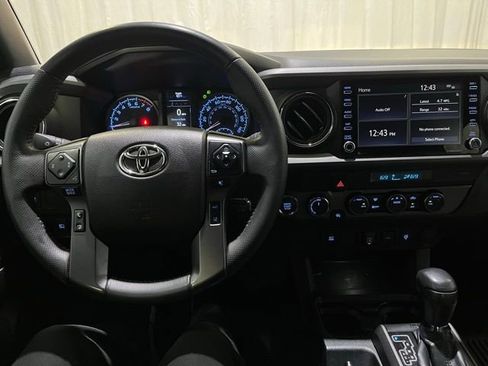 Certified 2021 Toyota Tacoma TRD Off-Road AWD/4WD image 20