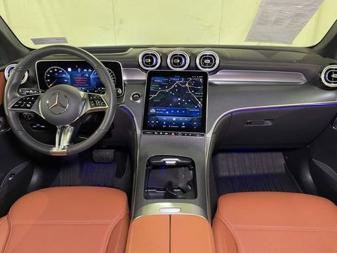 Used 2025 Mercedes-Benz GLC 350e 4MATIC image 24