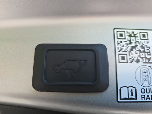 Used 2023 Toyota RAV4 XSE AWD/4WD image 13