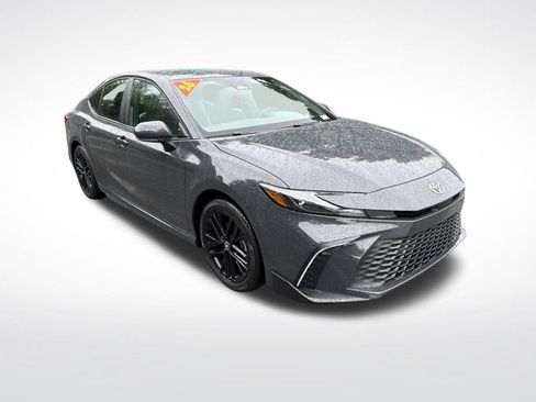 Used 2026 Toyota Camry SE FWD image 3