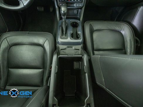 Used 2022 Chevrolet Colorado Z71 AWD/4WD image 32