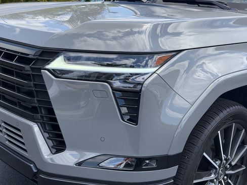 Used 2025 Lexus GX 550 w/ Accessory Package (Z1) AWD/4WD image 8