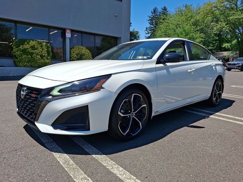 Certified 2023 Nissan Altima 2.5 SR AWD/4WD image 3