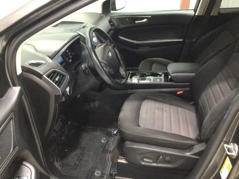 Used 2020 Ford Edge SE image 9