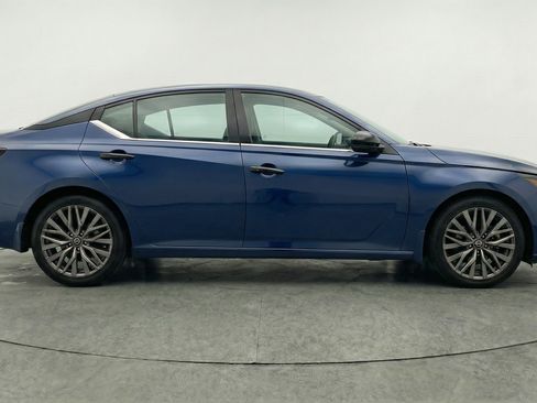 Used 2025 Nissan Altima 2.5 SV image 11