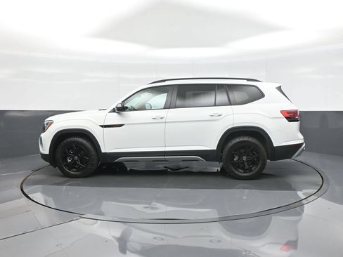 Used 2024 Volkswagen Atlas Peak Edition SE AWD/4WD image 4