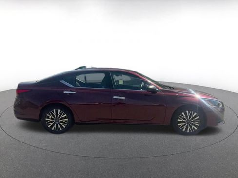 Used 2025 Nissan Altima 2.5 SV FWD image 15