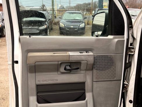Used 2011 Ford E-250 and Econoline 250 w/ PWR Group image 9