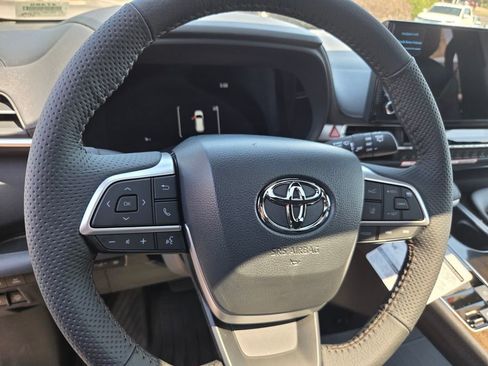 New 2026 Toyota Sienna Limited FWD image 23