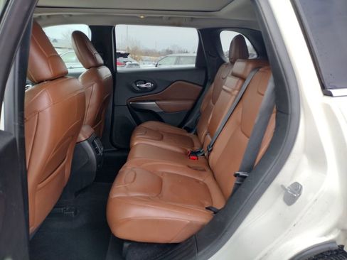 Used 2019 Jeep Cherokee Overland w/ Technology Group image 11