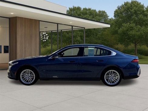 Used 2025 BMW 530i w/ Premium Package image 12