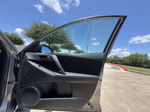 Used 2010 MAZDA MAZDA3 i Sport FWD image 12
