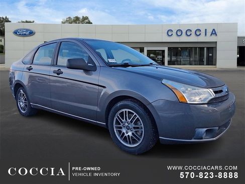 Used 2010 Ford Focus SE image 3