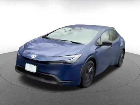 Used 2025 Toyota Prius LE image 4