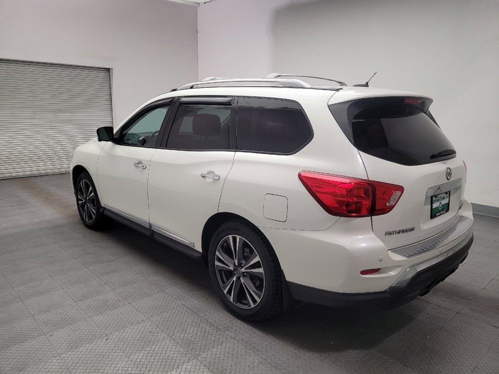 Used 2017 Nissan Pathfinder Platinum w/ Family Entertainment Package FWD image 5