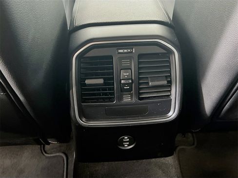 Used 2022 Porsche Macan Base image 27