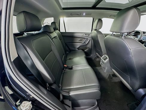 Used 2020 Volkswagen Tiguan SEL AWD/4WD image 27